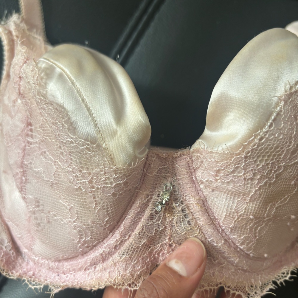 Pink bra - Picture 2 of 4
